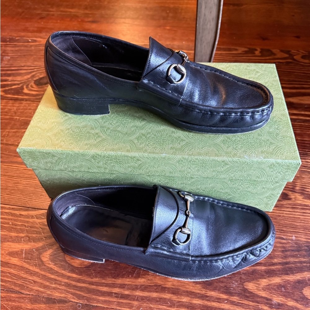 Gucci 1955 Black Leather Horsebit Loafers with Sleek Design - Picture 6 of 11